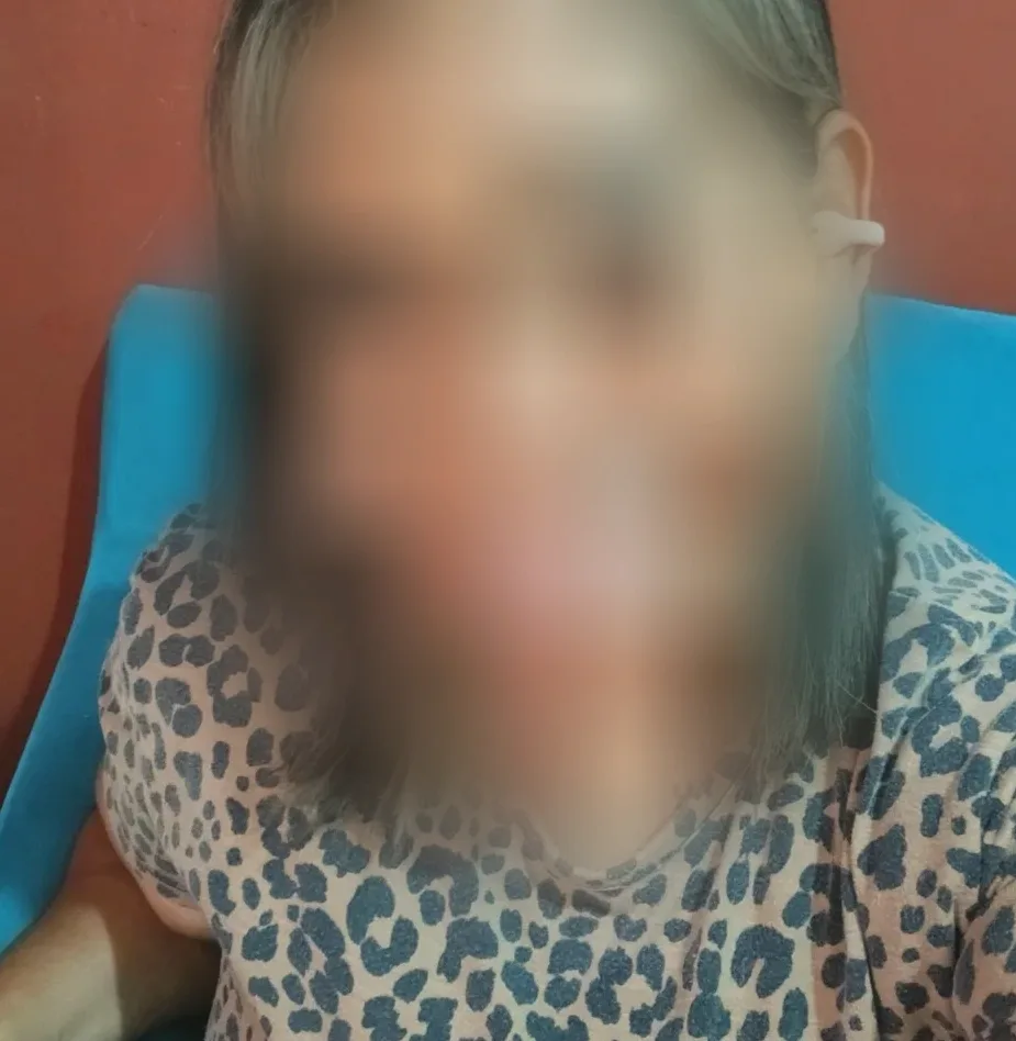 Amina, 36