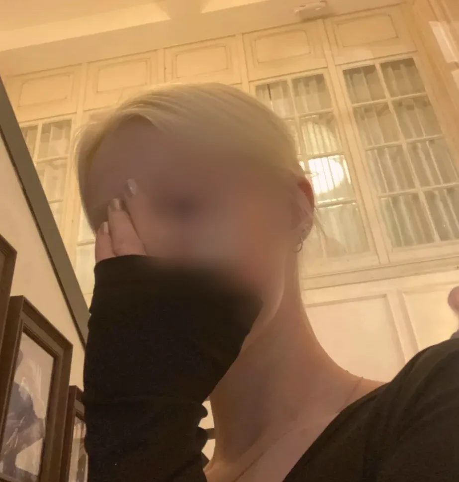 Benthe, 24