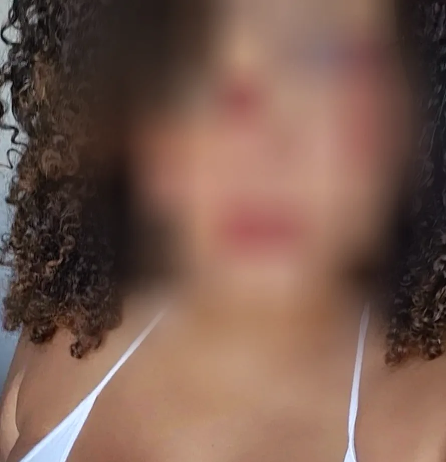 Isabel, 33