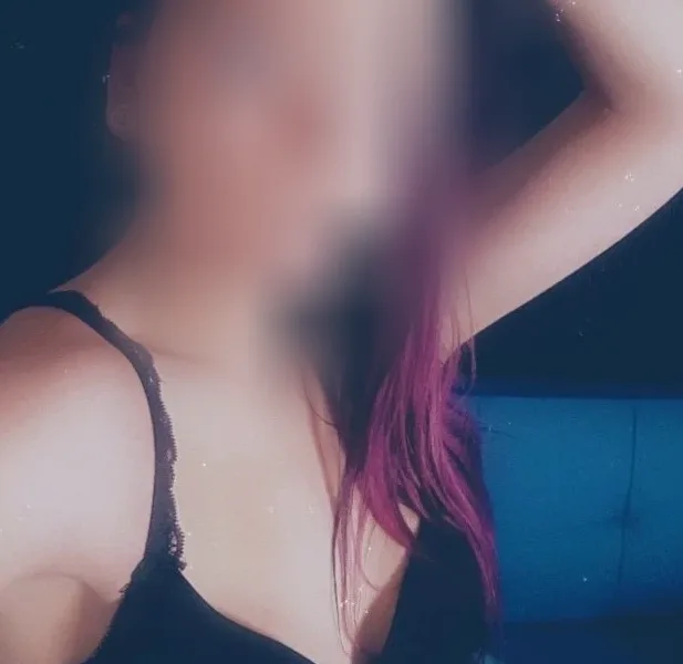 Laura, 27