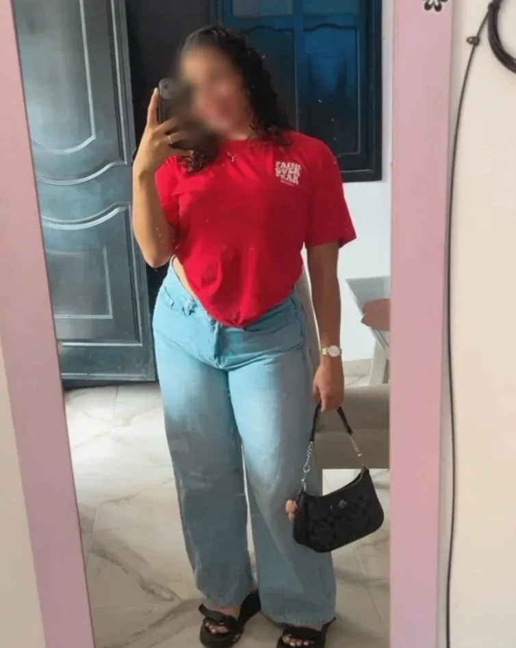 Manon, 24